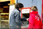 Amsterdam 23 mei 2003
robert ten brink bij pin automaat