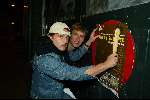 Amsterdam 10 april 2003
robin rienstra  posters plakken voor behoud  oerang oetan