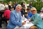 Amsterdam 27 mei 2003
sheila de vries en man bij roseparty in het vondelpark