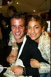 Laren 21 mei 2003
borden beschilderen voor het goede doel in het restaurant van Rene Froger
touriya en rafael v d vaart
