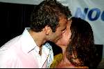 Amsterdam 30 mei 2003
feestje radio noodzee
trijntje oosterhuis met man 1 jaar getrouwd
kussend