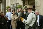 Schotland 10 mei 2003
Skibo Castle
Valkenier met zijn valk 
Paul Fagel met vrouw
Louis van Gaal met Truus v Gaal
