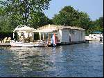 Woonboot en sloep in vinkeveen bij de vinkeveense plassen 2003