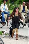 Amsterdam 27 mei 2003
yvonne kroonenberg met hondjesin het vondelpark