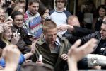 Amsterdam 05 mei 2004
Brad Pitt tussen met fans . opnames Ocean 12.