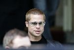 Vinkeveen 9 mei 2004
Brad Pitt verlaat het Amstel Hotel.