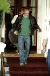 Amsterdam 13 mei 2004
Brad Pitt vertrekt bij het  Amstel Hotel