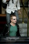 Amsterdam 13 mei 2004
Brad Pitt vertrekt bij het  Amstel Hotel