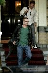 Amsterdam 13 mei 2004
Brad Pitt vertrekt bij het  Amstel Hotel