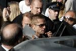 Haarlem 14 mei 2004
Brad Pitt bij  vertrek na opnames op het station van Haarlem
