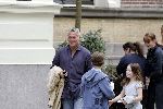 Amsterdam 16 mei 2004
Bram Moszkowicz met vrouw en kinderen