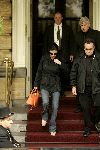 Amsterdam10 mei 2004
Catharina Zeta Jones  Vertrek bij het Amstel hotel