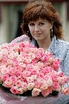 Amsterdam 13 mei 2004
Chazia Mourali met bos bloemen bij Amstel Hotel