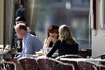 Amsterdam 15 mei 2004
Chazia Mourali op terras met een vriendin