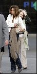 Schiphol 29 mei 2004
Cindy Crawford bij aankomst op  schiphol.