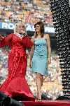 Amsterdam 31 mei 2004
Cindy Crawford bij presentatie nieuwe parfum in Amsterdam Arena. Cindy met Karin Bloemen