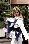 Amsterdam 8 mei 2004
Danielle Overgaag en Tijmen en Fiene wandelen op cornelis schuytstraat