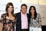 Amsterdam 31 mei 2004
Cindy Crawford bij presentatie nieuwe parfum in Amsterdam Arena.  Cindy Crawford Gabriela Sabatini en Rene Froger