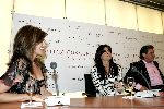Amsterdam 31 mei 2004
Cindy Crawford bij presentatie nieuwe parfum in Amsterdam Arena.  Cindy Crawford Gabriela Sabatini en Rene Froger