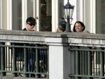 Amsterdam 3 mei 2004
Matt Damon met vriendin Luciana en George Clooney op terras bij het Amstel Hotel.