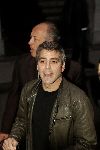 Amsterdam 11 mei 2004
George Clooney op de foto met fans bij het Amstel Hotel.