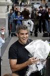 Amsterdam 21 mei 2004
George Clooney  vertrekt bij het Amstel Hotel