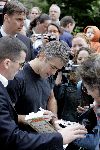 Amsterdam 21 mei 2004
George Clooney  vertrekt bij het Amstel Hotel