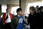 Noordwijk 26 mei 2004
Spelers Nederlands elftal melden zich bij Huis ter Duin voor trainingskamp EK Portugal. 
Giovanni v Bronckhorst met Hans Kraay jr