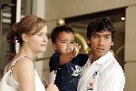 Amsterdam 8 juni 2004
Giovanni v Bronckhorst met zijn zoontje bij vertrek Nederlands elftal naar Portugal