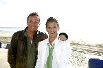 Bloemendaal 12 mei 2004
Feestje van Leco  Zadelhoff in strandtent vroeger.
Gordon en Jacob v Rozelaar