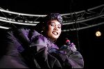 Amsterdam 28 mei 2004
Show Rodrigo Otazu in hangar op schiphol Oost.
Rodrigo met Grace Jones