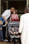 Amsterdam 8 juni 2004
Jaap Stam kust zijn vrouw Marianne bij vertrek Nederlands elftal naar Portugal.