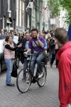 Amsterdam 05 mei 2004
Jamai Idols op fiets in Amsterdam met gsm. Reni v Maren