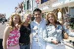 Volendam 19 mei 2004
Jan Smit uitreiking nieuwe cd en nieuw BMW X3
Bridget Maasland met Jan Smit en zijn zusjes