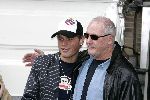 Amsterdam 21 mei 2004
Jerry Weintraub met een fan  bij het Amstel Hotel