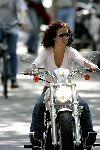 Amsterdam 29 mei 2004
Katja Schuurman op nieuwe Harley Davidson moter.