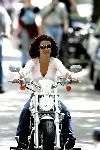 Amsterdam 29 mei 2004
Katja Schuurman bij vrienden met nieuwe Harley Davidson moter