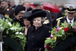 Amsterdam 4 mei 2004
Dodenherdenking op de dam met Koningin Beatrix Maxima en Prins Willem Alexander.