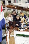 Muiden 9 mei 2004
Koningin Beatrix Prins Constantijn Prinses Laurentien varen met Groene Draeck.
Prinses Eloise en prins Claus  Cazimier.