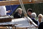 Muiden 29 mei 2004
Koningin Beatrix varen met Groene Draeck. rechts  een vriend van de koningin. Hij kwam samen met de koningin aan bij de boot