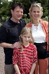 Kaatsheuvel 16 mei 2004
Marilou v Steenis zwanger met vriend en dochter