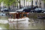 Amsterdam 2 mei 2004
Matt Damon met vriendin in rondvaartboot.