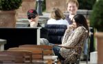 Amsterdam 3 mei 2004
Matt Damon met vriendin Luciana en George Clooney op terras bij het Amstel Hotel.