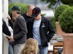Amsterdam 3 mei 2004
Matt Damon met vriendin Luciana en George Clooney op terras bij het Amstel Hotel.