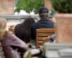 Amsterdam 3 mei 2004
Matt Damon met vriendin Luciana en George Clooney op terras bij het Amstel Hotel.