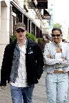 Amsterdam 21 mei 2004
Matt Damon winkelen op PC Hooftstraat met zijn vriendin.