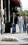 Amsterdam 21 mei 2004
Matt Damon winkelen op PC Hooftstraat met zijn vriendin.