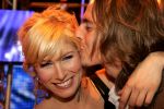 Hilversum 1 mei 2004
Finale Idols  in studio 22.
Maud Idols met vriend  kussend