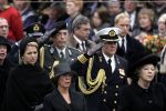 Amsterdam 4 mei 2004
Dodenherdenking op de dam met Koningin Beatrix Maxima en Prins Willem Alexander.