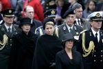 Amsterdam 4 mei 2004
Dodenherdenking op de dam met Koningin Beatrix Maxima en Prins Willem Alexander.